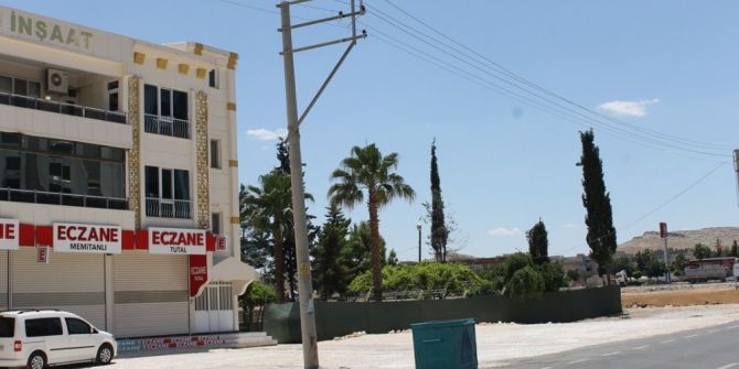 Kazada Hasar Gören Elektrik Direği Yenisi İle Değiştirildi