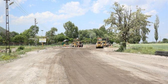 Zincidere-reşadiye-başakpınar Yolu Yenileniyor