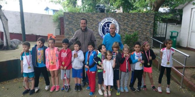 8-10 Yaş Tenis Turnuvası Ödül Töreni