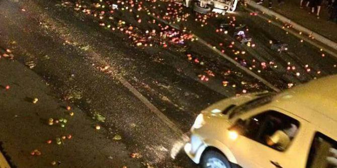 Alanya’da Meyve Yüklü Kamyonet Devrildi