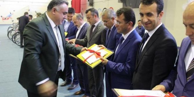 Bitlis’te 39 Okula “Beyaz Bayrak” Verildi