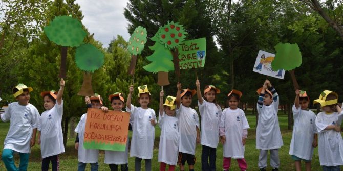 Önce Fidan Diktiler Ardında Çevreyi Temizlediler