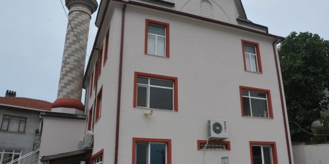 Camideki Bozuk Paraları Çaldılar