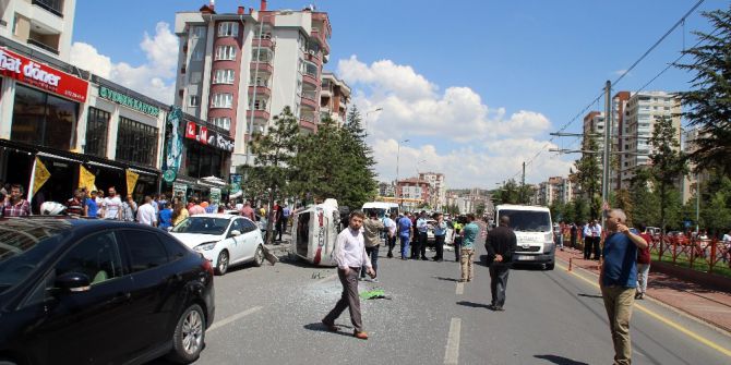 Freni Patlayan Halk Otobüsü 5 Otomobili Biçti: 1’i Ağır 4 Yaralı
