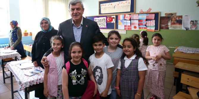 Başkan Karaosmanoğlu, Okul Ziyaretlerini Gebze’de Sürdürdü