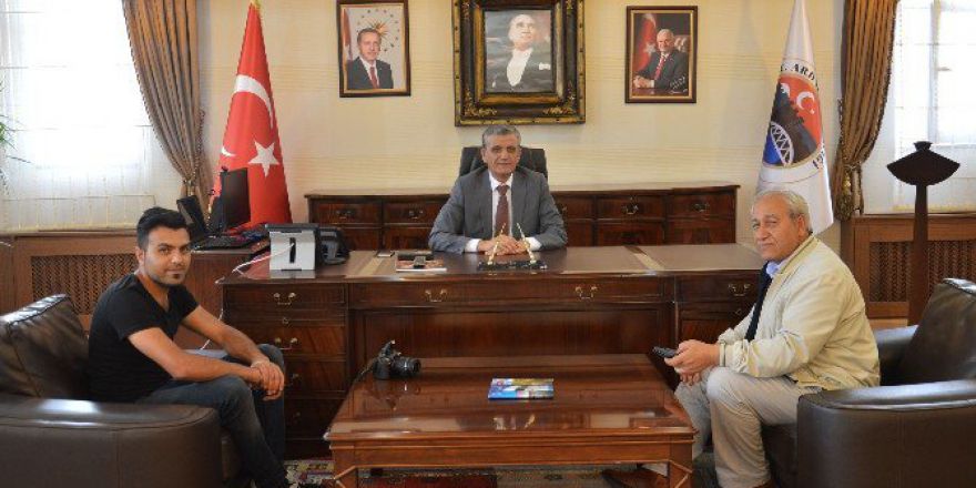 Vali Özefe, Gazetecileri Kabul Etti