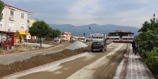 Edremit’te Yol Çalışmaları Aralıksız Sürüyor