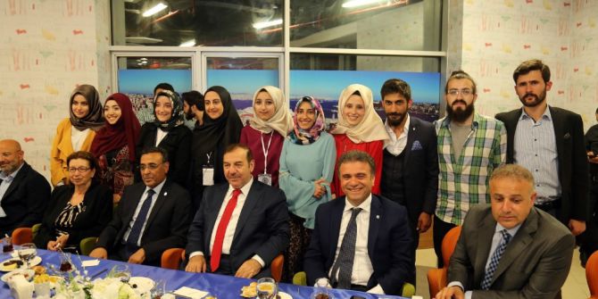 Başkan Kadıoğlu, Üniversiteliler İle Birlikte Oruç Açtı