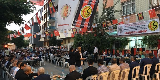 Eskişehirliler Kartal Belediyesi’nin Düzenlediği İftar Yemeğinde Buluştu