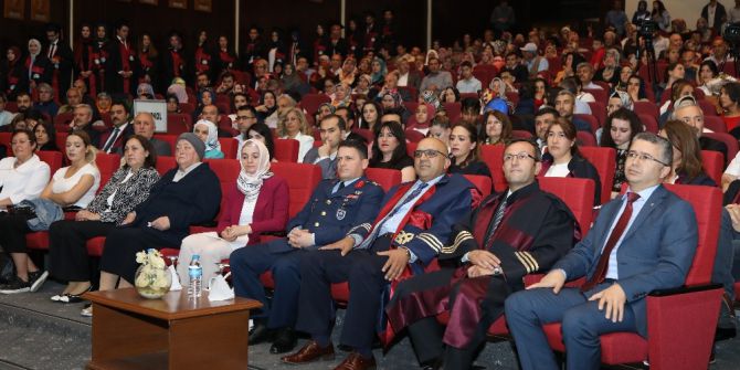 Erü Eczacılık Fakültesi’nde Mezuniyet Coşkusu