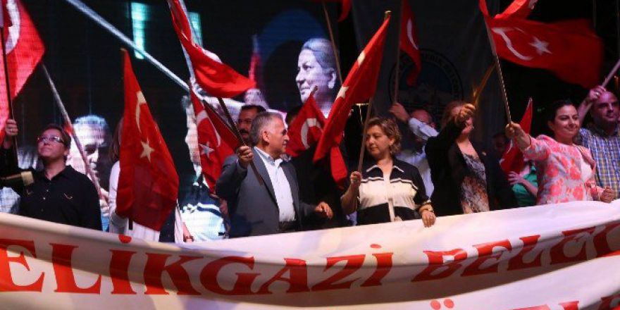 Melikgazi Belediye Meclis Üyeleri Tam Kadro Demokrasi Nöbetinde