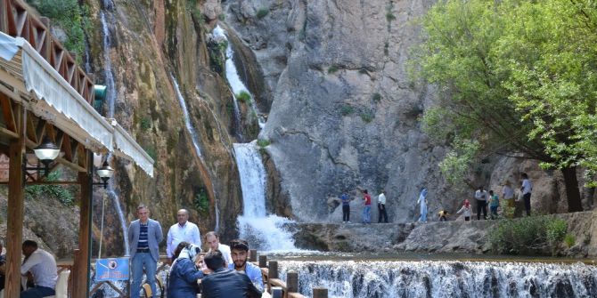 Günpınar Şelalesine Ziyaretçi Akını Başladı