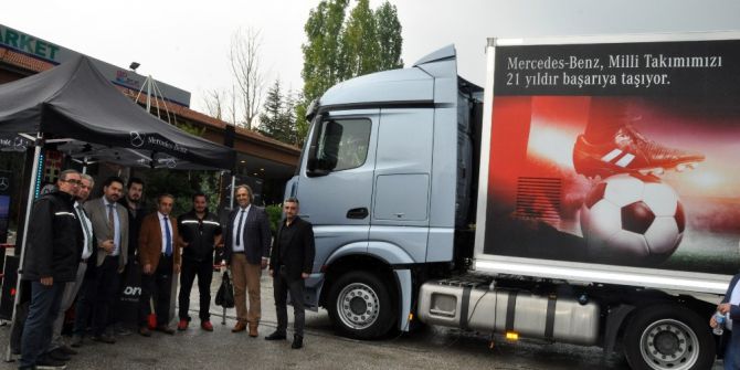 Mercedes Yeni Model Kamyonlarını Ergaz&bluepet İstasyonunda Tanıttı