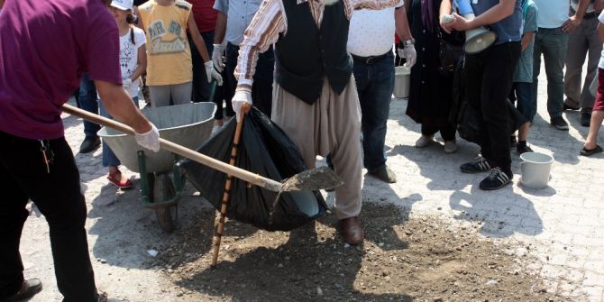 Vatandaş Çöp Topladı, Çukur Kapattı