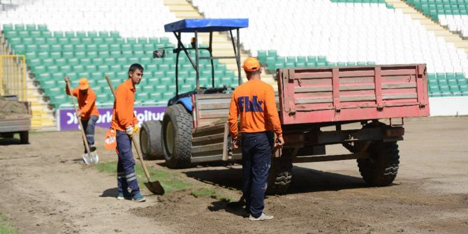 Bursaspor’un Stadyumunda Hibrit Çim Çalışmaları Başladı