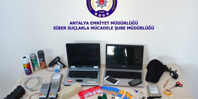Atm’lere Düzenek Yerleştiren 2 Kişi Yakalandı
