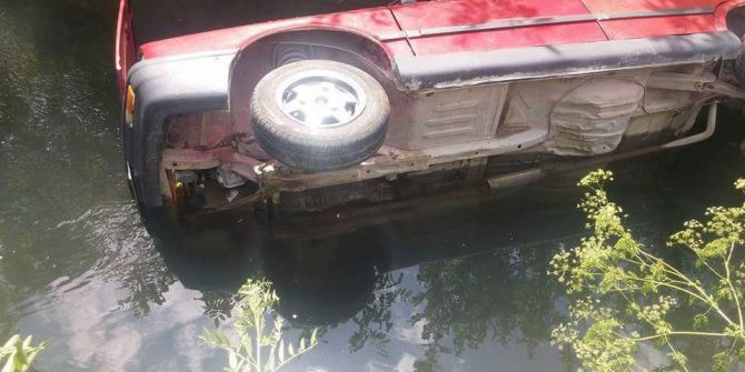 Pikap Kanala Uçtu: 4 Kişi Ölümden Döndü