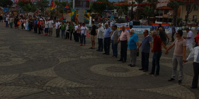 Çevre İçin İnsan Zinciri Yapıldı