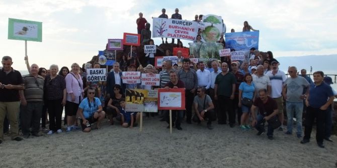 Burhaniyeli Çevreciler Ören Plajında Eylem Yaptı