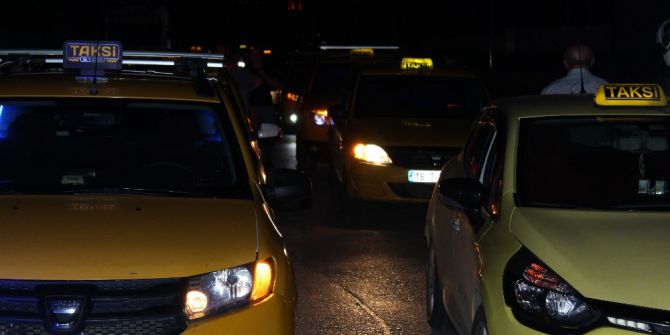 Merkez Taksicilerinden İlçe Taksicilerine Protesto
