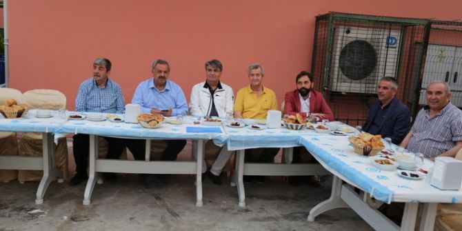 Doğan Çelik Burhaniye De İftar Verdi