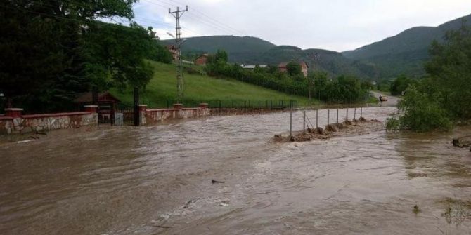 Kastamonu’da Sağanak Yağış Tarım Arazilerine Zarar Verdi