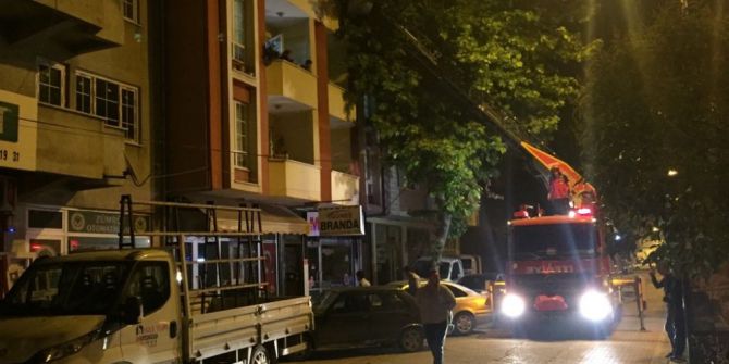 Çocukları Evde Uyuyakalan Ailenin İmdadına İtfaiye Yetişti