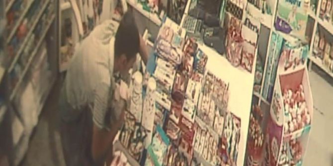 Jet Hırsız 30 Saniyede Kasadaki 12 Bin Tl’yi Çalıp Kaçtı