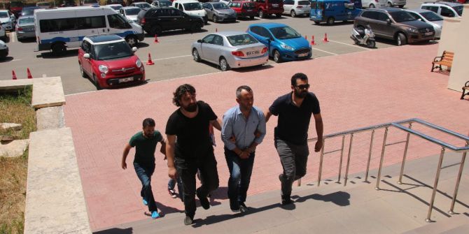 Ev Aramasına Giden Polisler Uyuşturucu Partisinin Ortasına Düştü