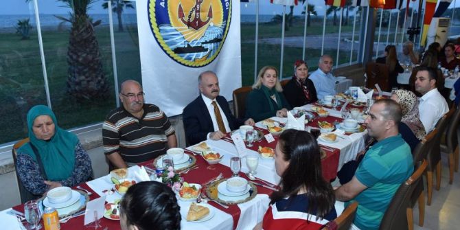 Vali Çakacak, Şehit Aileleri Ve Gaziler Onuruna Düzenlenen İftara Katıldı