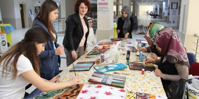 Üniversite Öğrencileri Atık Malzemeleri Sanat Eserine Dönüştürdüler