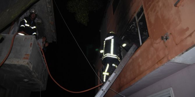 Sahur Vakti Çıkan Yangın Mahalleliyi Korkuttu