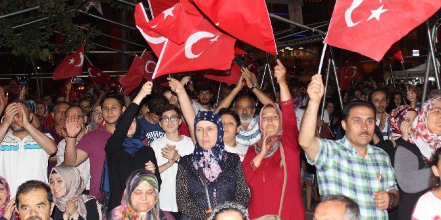 Denizli Ticaret Odası 10 Bin Bayrak Dağıtacak