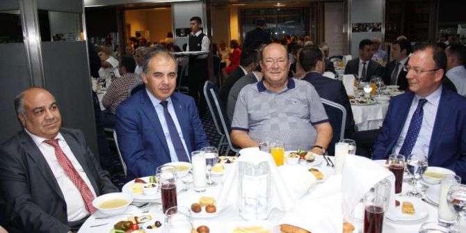 Esnaf Ve Sanatkarlar İftar Yemeğinde Buluştu