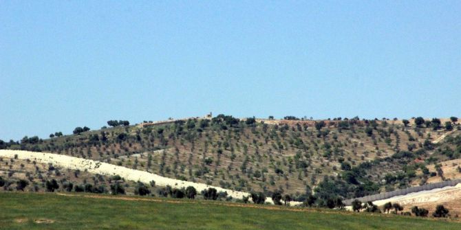 Rus Bayrağı Çeken Ypg’liler, Mehmetçiğin Kararlı Tutumu Nedeniyle Bayrak Etrafında Nöbet Tutmayı Bıraktı