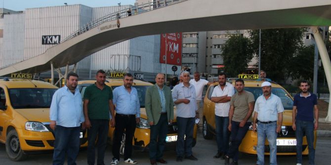 Taksiciler Direksiyon Başında İftar Yaptı