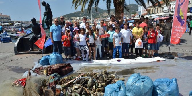 Foça Kıyılarında Askeri Birliklerin Katılımıyla Çevre Temizliği