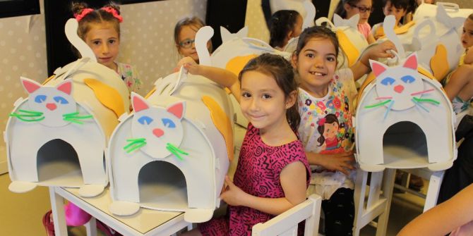 İzmirli Minikler Kediler İçin Yuva Yapacak