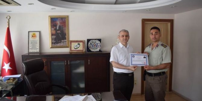 Jandarma Personeline Başarı Belgesi