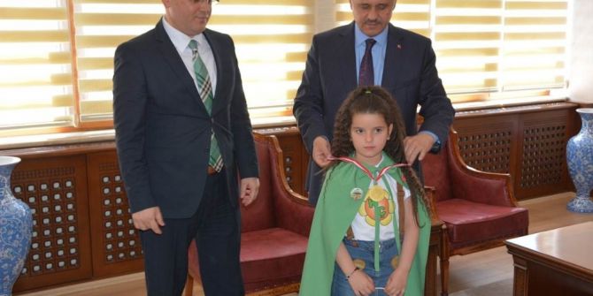 Çevreci Öğrencilere Madalya