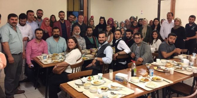 Payitaht Oyuncu Kadrosu Ve Dizinin Severleri İftar Yemeğinde Buluştu