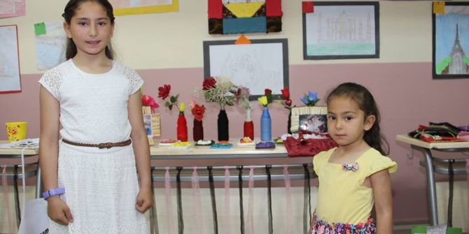 İki Sınıf Bir Sergi