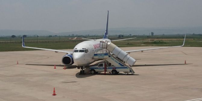 Yolcu Uçağına Leylek Çarptı, Bursa-ankara Uçağı İptal Edildi