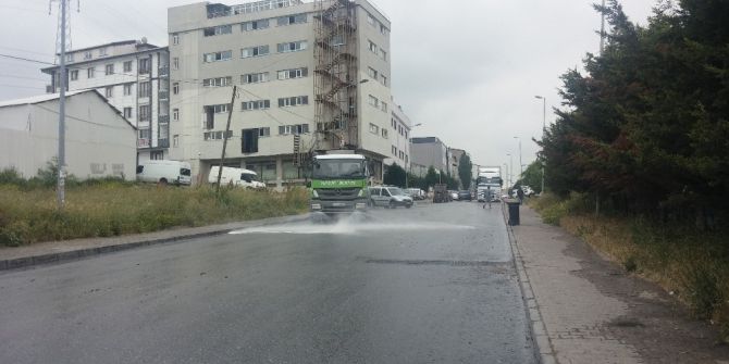 Yola Yağ Döküldü, Araçlar Mahsur Kaldı