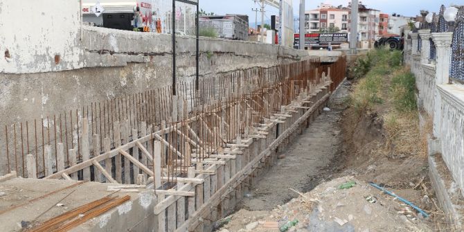 Burhaniye Belediyesi Alt Yapı Çalışmalarını Sürdürüyor