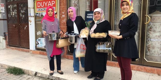 Ak Parti Kadın Kolları Üyeleri Yoksulların Sofrasına Konuk Oldu