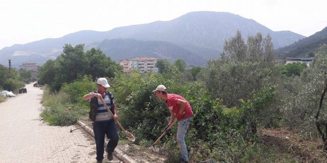 Bayırköy’de Mezarlık Temizleme Çalışmaları Devam Ediyor