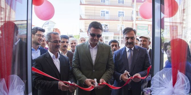 Ahlat’ta Gelinlik İmalat Ve Satış Mağazası Açıldı