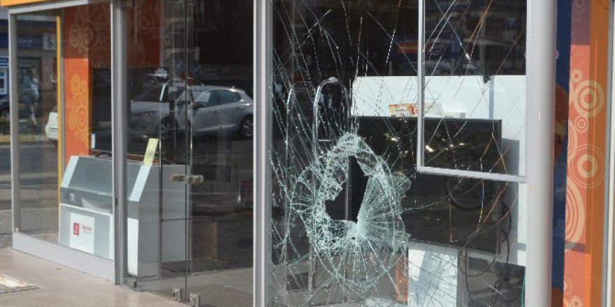 Hırsızlık Yapan Şüpheliler Kaçtı