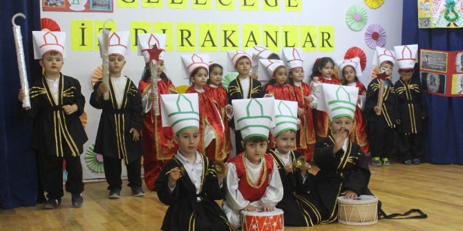 Miniklerin ’’Geçmişten Geleceğe İz Bırakanlar’’ Etkinliği